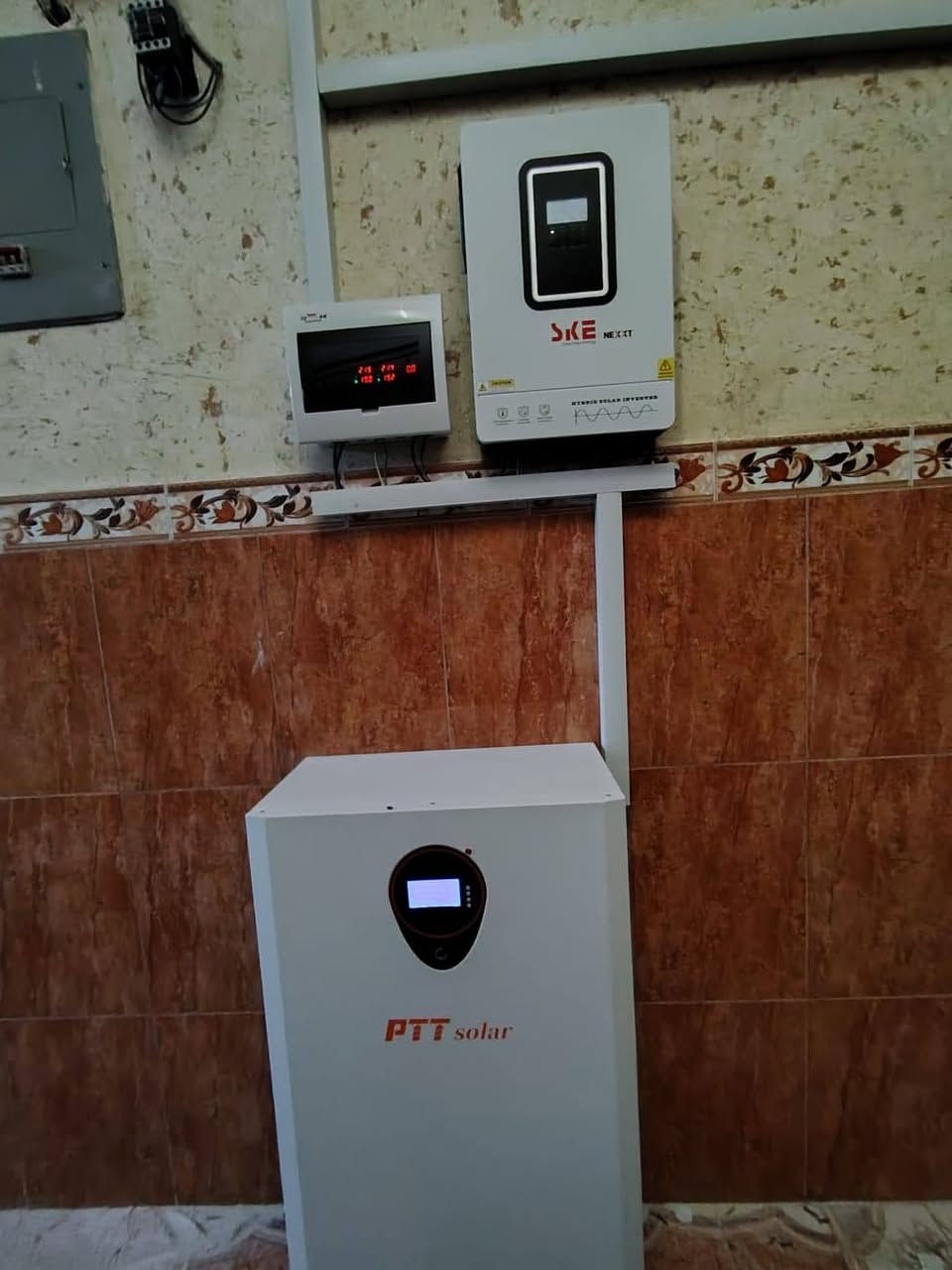 بفضل الله وبحمده قامت كوادر شركتنا (شركة المهندس للطاقة الشمسية) بنصب منظومة طاقة شمسية منزلية لأحد زبائن شركتنا
العرض الاقوى تحطيم الاسعار 🔥 🔥 🔥 🔥 🔥 🔥
العرض الاول 🔥 🔥 🔥
السعر : 4،000،000 نقدا
السعر : 5،000,000 قسط 
القسط الشهر 277 الف فقط
القدرة : 15 نهاري و 15 ليلي 
الألواح: 620 واط ضمان 15 سنة  عدد7
البطارية: ليثيوم حجم 15 كيلو واط ضمان 5 سنة
الانڤيرتر :  حجم 6 كيلو مع واي فاي مدمج ضمان 2 سنة 
العرض الثاني 🔥 🔥 🔥
السعر :  3,500,000 نقدا
السعر :4,500,000 قسط
القسط الشهري250 الف فقط
القدرة : 10 نهاري و 10 ليلي 
الألواح: 610 واط ضمان 15 سنة  عدد 5
البطارية: ليثيوم حجم 10 كيلو ضمان خمس سنوات
الانڤيرتر :  حجم 6 كيلو مع واي فاي مدمج ظمان 2 سنة
العرض الثالث 🔥 🔥 🔥
السعر : 2.750،000 نقدا
السعر : 3,750,000 قسط 
القسط الشهري 208 الف فقط
القدرة : 10 نهاري و 7 ليلي 
الألواح: 620 واط ضمان 15  سنة عدد5
البطارية: ليثيوم حجم 7 كيلو ضمان خمس سنوات
الانڤيرتر : حجم  4 كيلو ضمان 2 سنة 
العرض الرابع 🔥 🔥 🔥
السعر : 2،250،000 نقدا
السعر : 3,250,000 قسط
القسط الشهري 180 الف فقط
القدرة : 8 نهاري و 5 ليلي 
الألواح: 620 واط ضمان 15 سنة  عدد 4
البطارية: ليثيوم حجم 5 كيلو ضمان خمس سنوات

 #شركة #المهندس #للطاقة #الشمسية 
كركوك - الحويجة - شارع المشاتل قرب جامع كامل الحاج صكر مجاور شركتي الدليان والصبحي للحجم والعمرة 

***********

للحجز و الاستفسار
مدير شركة المهندس للطاقة الشمسية  
ربيع سامي الجبوري 
⁨ ***********
مهندس سعد 
***********
انور الفرحان 
مدير المبيعات 
***********
مهندس الصيانة 
عزيز الفرحان 
***********
 عمر الفرحان 
***********
