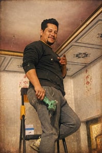 سلا عليكم اعمال ديكور داخلي   بسعار مناسبه  سقف. عدل  سقف طابقين ديكور...