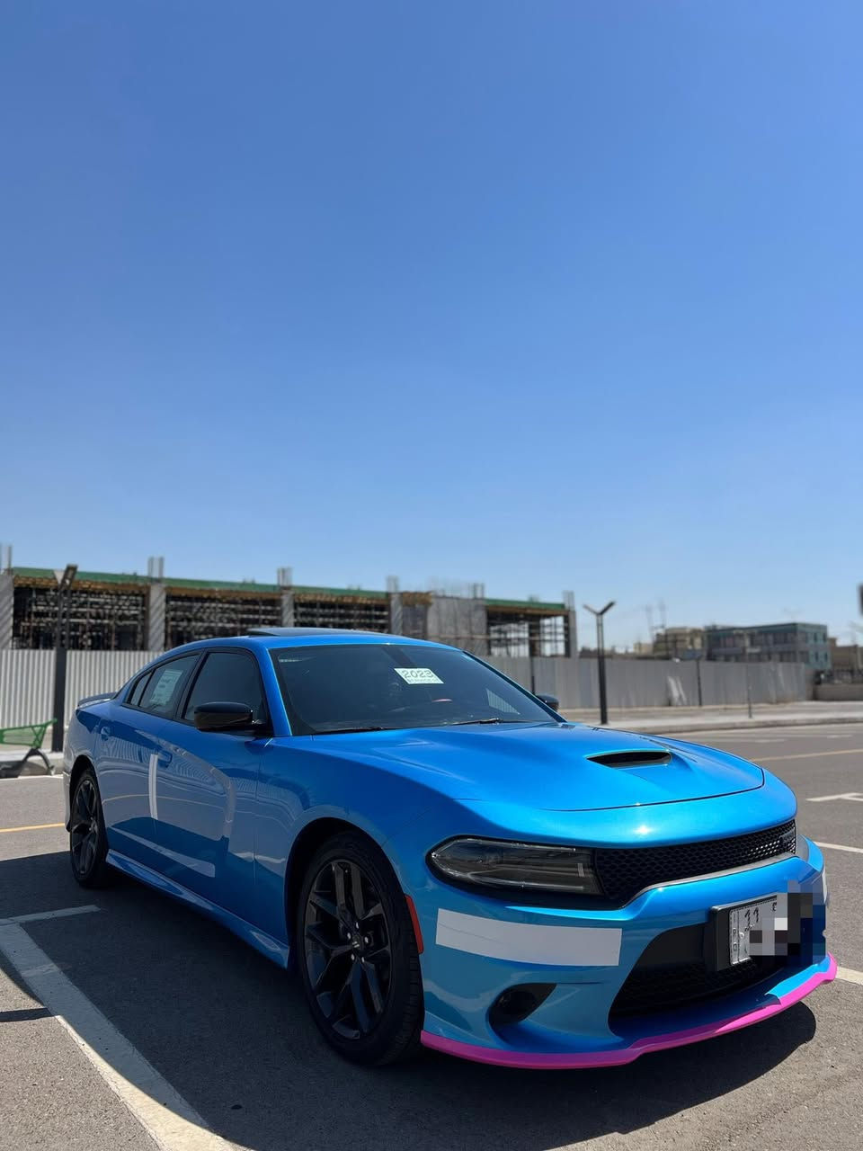 السلام عليكم ورحمة الله😁
� للبيع | دودج تشارجر GT Plus 2023 🔥💙

▪️ الموديل: 2023

▪️ الوارد: خليجي 🇬🇸

▪️ الوكالة: هارلم

▪️ الفئة: GT Plus (جي تي بلاص)

▪️ الحالة: نظيفة جداً، وكالة، مكفولة كفالة عامة ✅

▪️ الممشى: 31 ألف كم فقط

✨ المواصفات:

* محرك 3.6 لتر V6 Pentastar

* ناقل حركة أوتوماتيك 8 سرعات

* دفع خلفي (RWD)

* تشغيل بصمة (Keyless Go)

* تشغيل عن بُعد (Remote Start)

* دخول ذكي بدون مفتاح

* شاشة وسطية Uconnect كبيرة مع Apple CarPlay وAndroid Auto

* كاميرا خلفية

* حساسات أمامية وخلفية

* مثبت سرعة

* مقود رياضي متعدد الوظائف مع بدلات تبديل سرعات

* شاشة معلومات ملونة للعدادات

* مقاعد رياضية قماش/جلد

* تحكم كهربائي بالمقاعد الأمامية

* تكييف أوتوماتيك ثنائي المناطق

* إضاءة LED أمامية وخلفية

* جنوط رياضية قياس 20 إنش

* جناح خلفي (Spoiler)

* فتحة تهوية على غطاء المحرك (Hood Scoop)

* نظام مانع انزلاق وثبات إلكتروني

* وسائد هوائية متعددة

* نظام مراقبة ضغط الإطارات (TPMS)

* زجاج ومرايا كهربائية

* نوافذ خلفية مظللة

* أرضيات وكالة

وباقي المواصفات المعروفه 

تخم اطارات صار يومين شادهن / 860 الف دينار 

💵 السعر: 33500دولار (قابل للتفاوض بالمعقول)

📍 الموقع: بغداد

الكريعات معرض الريان  

للاستفسار ***********

السياره بوضع الوكاله وجداً جديده 

والله يبارك لصاحب النصيب🥳
