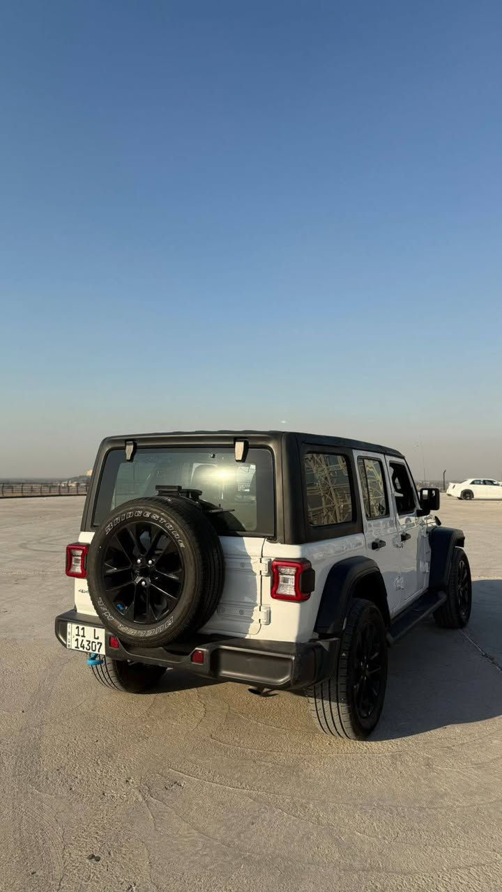نوع السيارة : جيب رانكلر 
موديل السيارة :2023
حجم محرك 4 سلندر هايبرد 4XE

مواصفات: 

بصمة تشغيل 
تبريد قطعتين 
دفع رباعي 4*4 
8نمر
تحكمات تحديد سرعة اوامر صوتية 
شاشة كبيرة 
كامره
سستم سماعة البني 
انظمة hybrid.electric.saev 
تراكشن مانع انزلاق 
نظام اوتو ستوب 
لايت زينون LED
حساس خلفي 
رادار خروج عن المسار 
رادار خلفي 
رادار امامي 
رادار نقطة عمياء 

السعر  260مجال 
للأستفسار :  مراسله خاص 
او الاتصال 
***********

