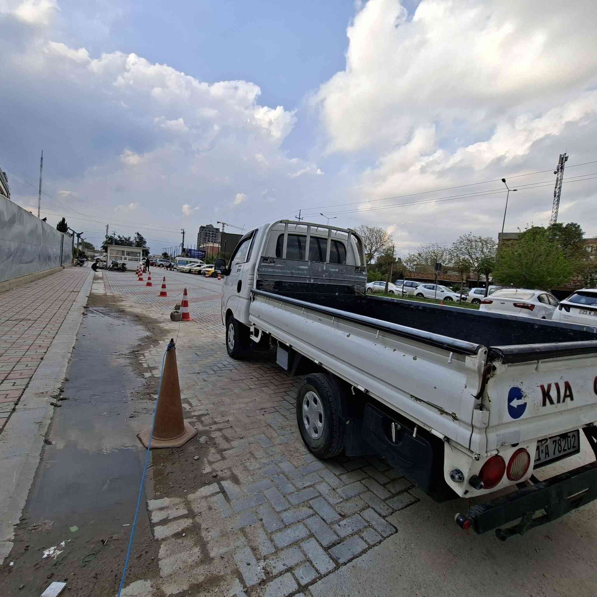 کیا بار 2700 بۆ فرۆشتن دۆدێل 2013  سوچ کنتڕۆڵ بێ بۆیا تۆزی کارتی هەیە و بۆنیدەکەی کراوەتە ڕەش بێ ناو گرتن 
بەشەرتی مەکینەو اکسل  هەمو گیانی 6تایەی تازە  بەشەرت بێعەیبو مەزبوتە 
***********
