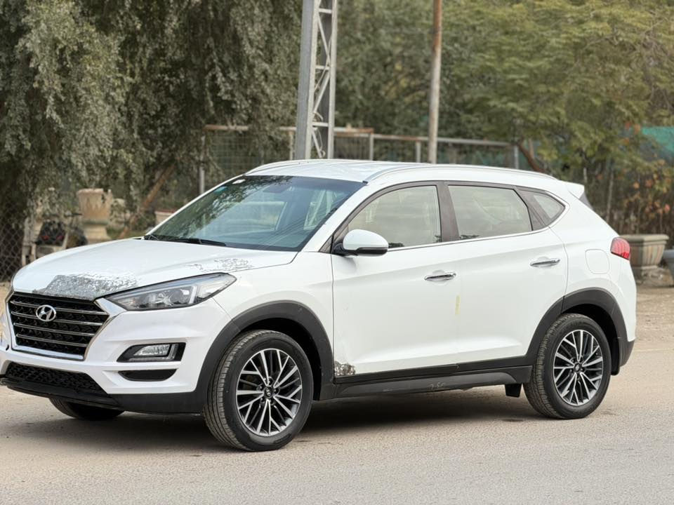 سلام عليكم البيع 

توكسن مديل 2020خليجيه بيه طخه بلبنيد معدل نفسه وبيه طخه زغيره بلباب والبقي كفاله عامه ضربه وصبغ وبارد ومن كلشي السياره كلش جديده وحلوه محرك كير جداد بس بيه الحداديه تعبانه السياره خليجيه شركت الكاصد ماشيه 100الف رقمه بغداد دولي تحويل مباشر السعر 167هاتف ***********
