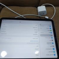 ايباد ١١ العادي معالج a16 ذاكره ١٢٨  عدتت الدورات ال شحن ٦٢  ملحقات كا...