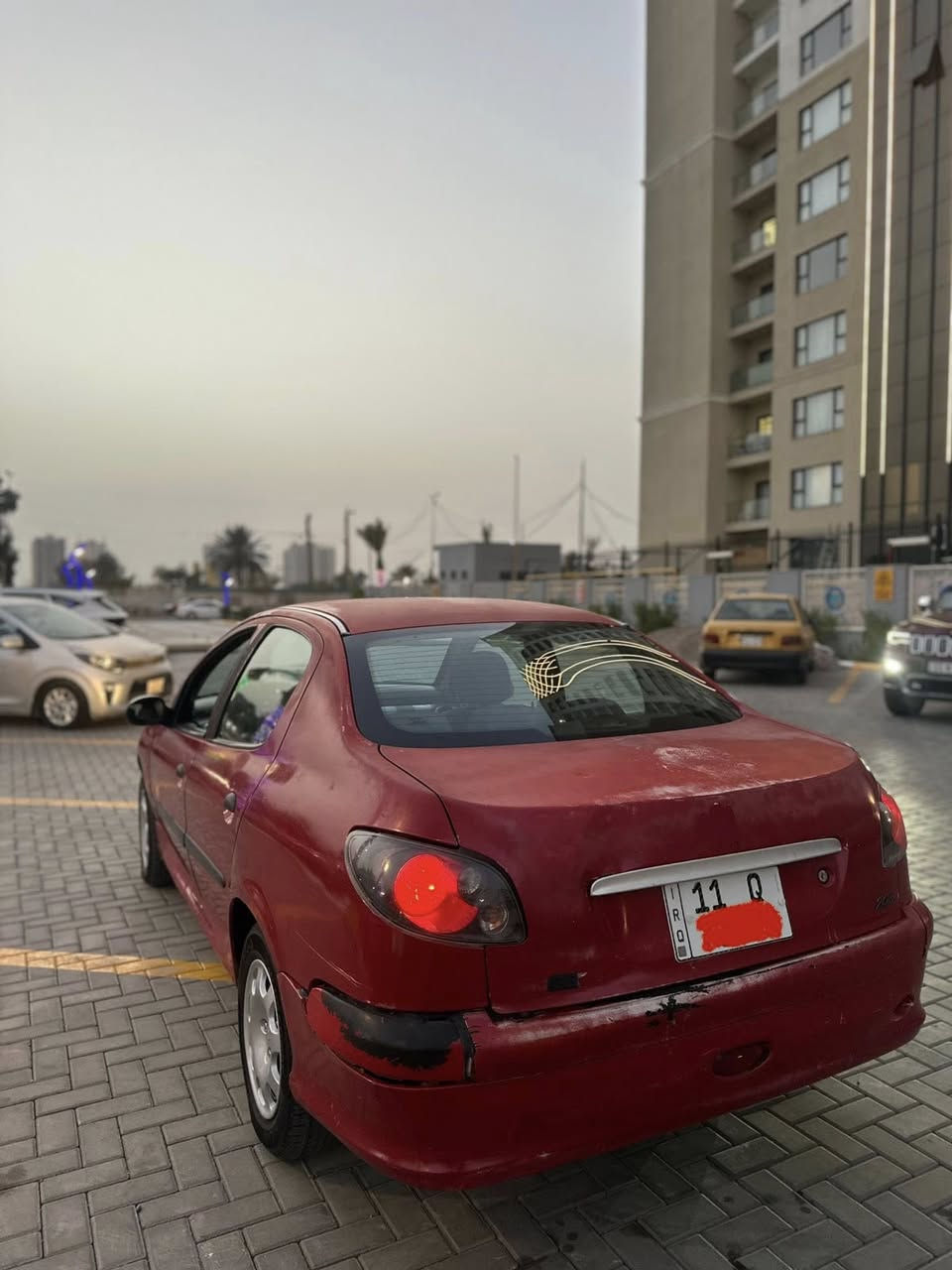 السلام عليكم   بيجو 206 موديل 2006 كير عادي مكينه 1600 كير محرك صدر تخم تايرات خير من الله وترايك للبصره 
رقم بغداد وهزة جديد السيارة جارده وبيها بعض ملاحضات السعر 34$ورقة وبيها مجال عنوان بغداد حي الجهاد 
 الشراي يتصل ممتواجد ع الفيس ***********
