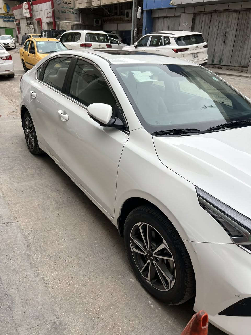 سيراتو 2024 خليجي فتحه وشاشه وحساسات 
داخل مخمل لون بيجي بيها كم رصعه  حالوب  مكينه 1600 مكفوله 
سعر 159$ وبيها مجال بسيط
***********
