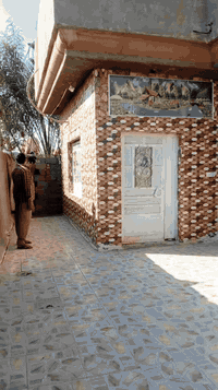 للبيع بيت مساحه 200 طابو زراعي يتكون من غرفتين وصاله ومطبخ وهول وصحيات حله سياحي  منطقة الدولاب السعر 57 وبي مجال ***********
