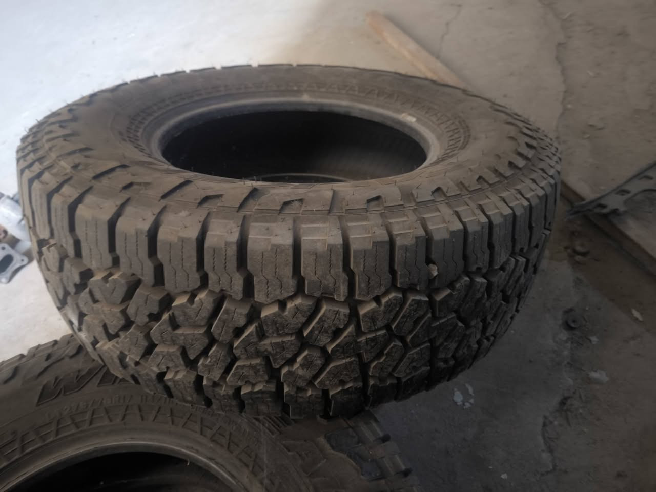 زوج تايرات نظافة 100%
حجم  275/70R17
السعر 175 الف 
ياباني Wildpeak
غير مستخدمات بالعراق ( اجن بسيارتي وارد امريكي )
*********** واتساب
