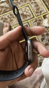 الساعه للبيع مقفوله آيكلود وياها شاحنه سعرها 40 مكاني بغداد 0777143351...