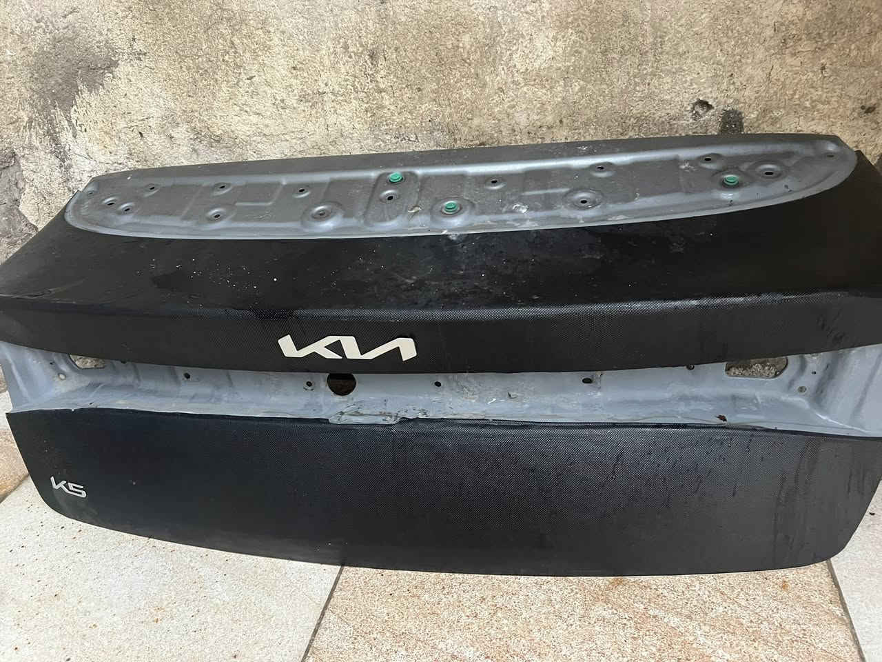 صندوق مال K5 موديل 25 مستعمل يحتاج فقط سمكرة اصلي مال تفصيخ امريكي مع جامة الملحقة السعر 200الف قفل عنواني البصرة ***********
