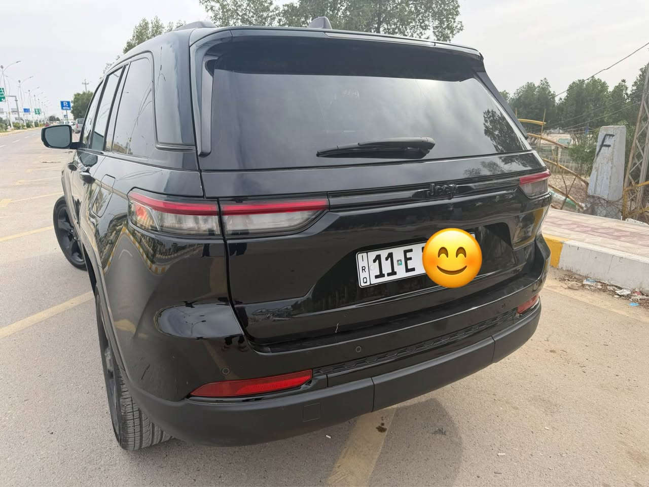 جيب فئة بلاك توب الشكل الجديد
موديل 2023
حجم المحرك V6 3.6L 
مااشيه 38
رقم بغداد 
مفتاح التشغيل بصمة 
تشغيل عن بعد 
قماره حديد
فتح الصندوق كهرباء 
 دفع رباعي 4WD
اريل نفكيتر 
رادار 
مانع تصادم
 تحديد المسار
نظام الرؤية الليلية
رادار امامي
حساسات خلفية 
لايت زينون + LED 
بك لايت LED 
ويل كب 20
4 دسك
حساسات ضغط الاطارات 
اشارة في المرايا الجانبية 
النقطة العمياء
كير ماوس 
هاند بريك كهرباء 
شاشة Apple Car play 
كاميرا دوارة 
ناره الداخلية LED 
مقود جلد  ومخمل 
شفتات مقود 
مثبت السرعة Cruise 
المودات والاوامر الصوتية 
شاحن هاتف Wireless 
مخرج منفذ الطاقة 
فحص نظام السيارة 
تتسع المقصورة ل 5 ركاب
المقعدالامامية كهرباء 
تدفئة المقاعد
قطعتين تبريد 
نظام مانع الانزلاق  
حاملات الأكواب 
تدفئه بالستيرن
اشاير بالمرايات 
رقم بغداد
السعر270وبيه مجال
مكان السيارة ناصريه المركز
 تبديل مدكر فقط وشويه صبغ بالقرب من قبق البانزين

*********** ناصرية, ذي قار
