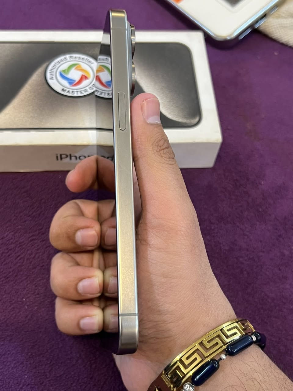 سلام عليكم. مستعجل على بيعته ايفون 15بروماكس. ذاكره 256 بطاريه 100/🔋شرق اوسط ماستر.  مكاني بغداد. وهذا رقمي *********** قفل ٩٧٥  مستعجل على بيعته ماعندي توصيل
