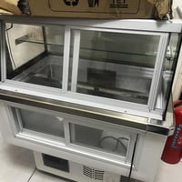 للبيع عارضات عدد ٢ مع ميوزه عدد ٣ بغداد للتواصل وات ساب 07876978637