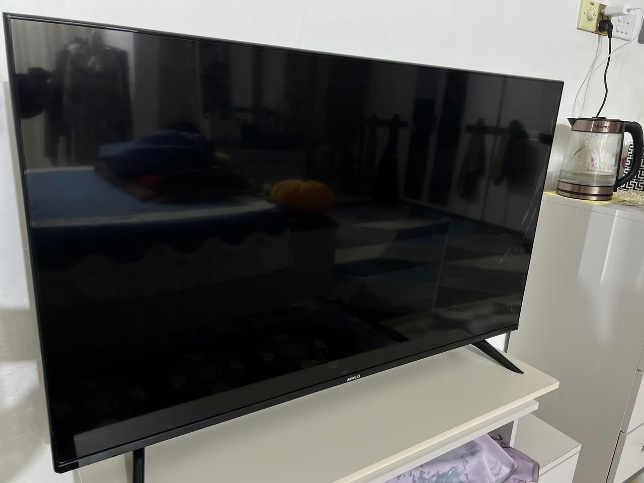 سلام عليك شاشه نوال حجم 55قبل شهر اخذته ونضربت هسه ابيعه علا وضعه شاشه جديده بعده وكاتونته وياه تصليح يكلف 200 انا اخذته ب 450 قيم بل يرضه بي الله وخذه 
 التواصل ***********
