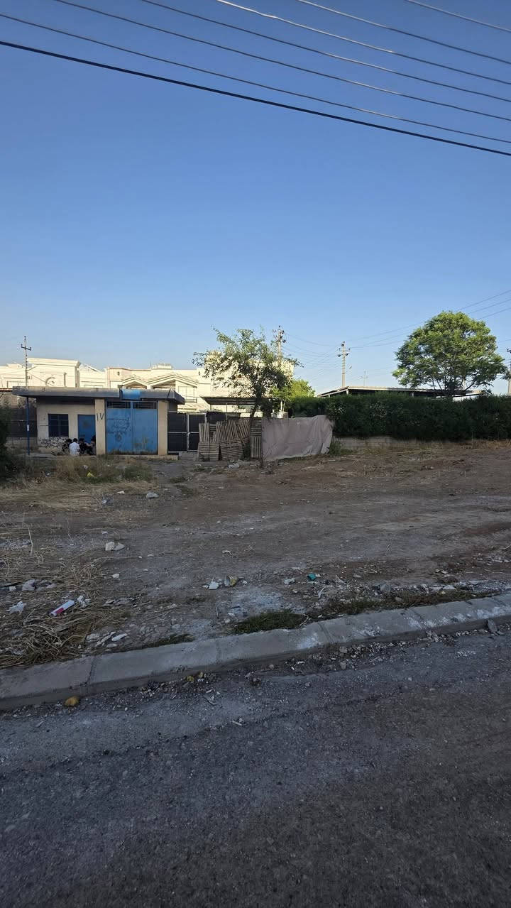 #خانوو_بۆفرۆشتن | #بیت_للبیع

🏠 خانوو بۆفرۆشتن لە 5 حەسارۆك نزیک تانکی شین
🔹100مەتری مربع + پێش حدیقەی رسمی🍀
🔹 2 طابق + بەیتوونە سفرە فوول VIP
🔹 4 ژووری نووستن (1 سویت)+دیوەخان
🔹 مطبخ + مطبخ عمل
🔹  2 ھۆڵ 
🔹 3حەمام + 3 مرافق
🔹 دکتی موبەریدە                                                                #ڕووی ڕۆژهەڵاتە
📞 ***********           
🔹 بۆزانینی نرخ ژمارە 1 بنووسە یان پەیوەندی بکە
▫️▫️▫️▫️▫️▫️▫️▫️▫️▫️▫️▫️▫️▫️▫️▫️

🏠 بیت للبیع حی 5 حساروك قریب شارع 120متری
🔹 100متر مربع  زیرو  گدام حدیقەرسمی 🍀
🔹 طابقین + بیتوونە
🔹 4 غرفەنوم (1 سویت).+استقبال
🔹 2 صالة
🔹 مطبخ + مطبخ عمل
🔹 3حمام + 3 مرافق
🔹 دکت مبردة                                                                          #اتجاە شروق
📞 ***********
📞 ***********
🔹 لمعرفە سعر اکتب رقم ۱ او اتصل
▫️▫️▫️▫️▫️▫️▫️▫️▫️▫️▫️▫️▫️▫️▫️▫️
✰ ئەگەر موڵکەکانتان دەفرۆشن وێنە و زانیاری بنێرن کڕیارتان بۆ دەدۆزینەوە.
