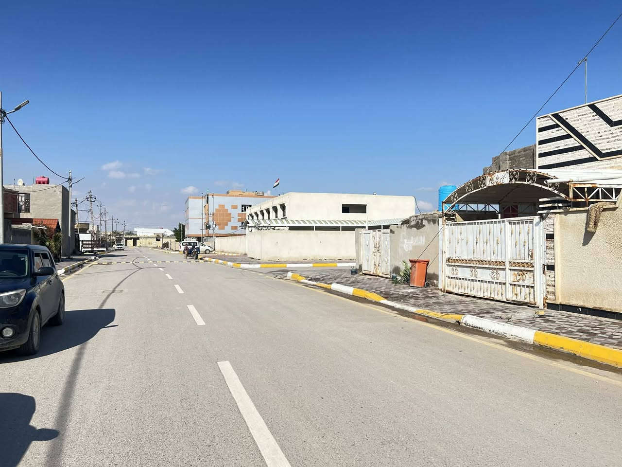 قطعة طابو صرف مساحتها ٣٠٠م حي الكرار شارع المدرسة ١٥م ترهم سكنية وتجارية خدمات كاملة تحويل مباشر للأستفسار ***********/*********** 
او مراجعة مكتب أمتار للعقار
