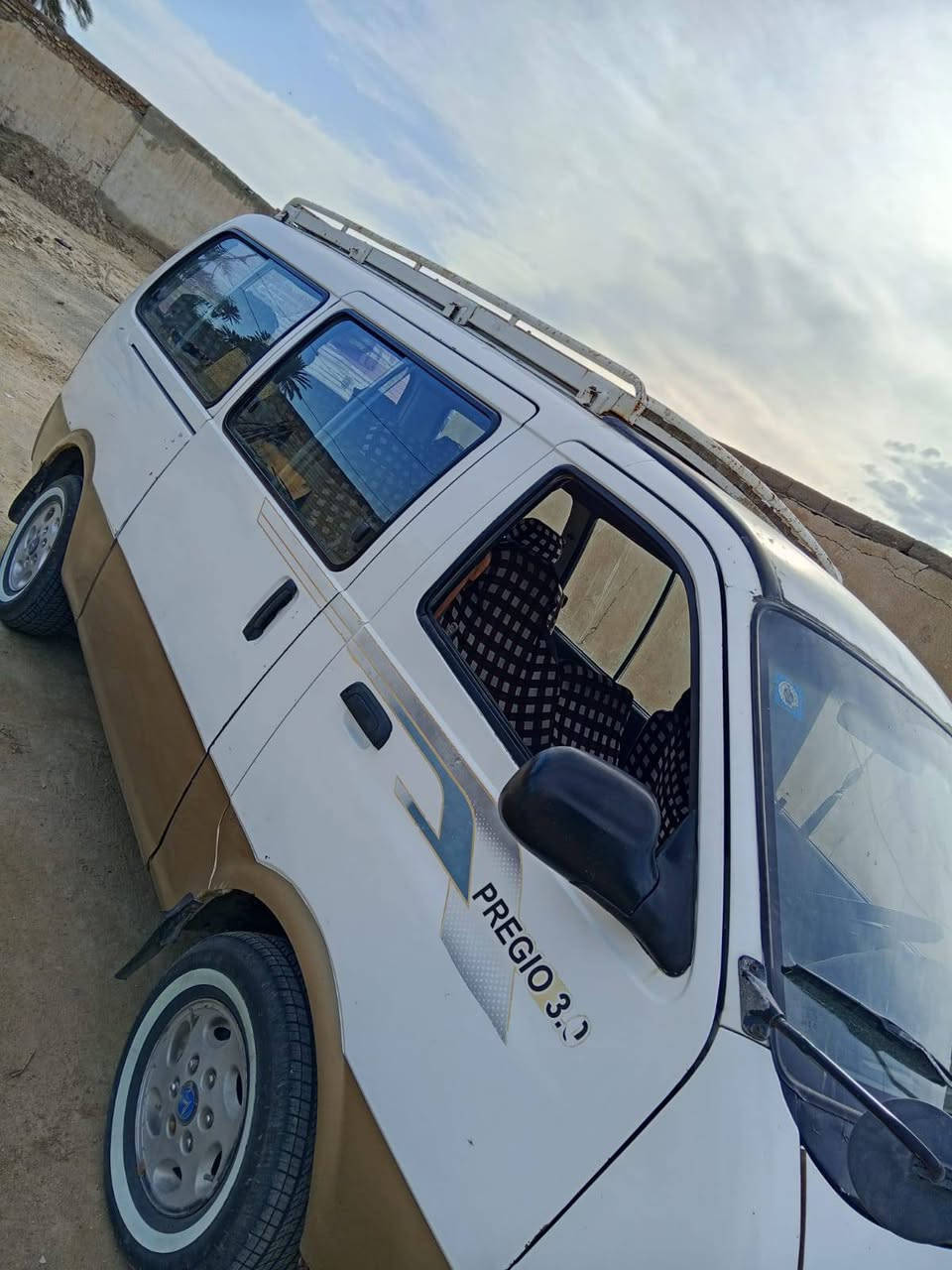 سلام عليكم سياره بريجو سياحي  2006اصل ام الحاكيه سياره خير من الله جاهزه عله اخر حبايه مصبوغه جماليه فقط رقم نكليزي حلو رقم بصره طخم تاير مكينه كير اكسن مكفولات تجي تكلب وتشوف وبيك خير وتدلل مكاني ناصريه غراف السعر 75وقابل لتفاوض للستفسار اكثر ***********
