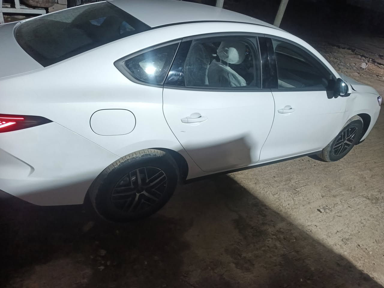 سلام عليكم ورحمة الله وبركاته بي وادي سيل فايف للبيع بيه حادث بس الجاملغ ورصعه بل باب السيارة قبل سبوع مطلعه من المعرض بعده زيرو مرقمه بغداد بسمي  رايده 19 مليون وبيه مجال  حك الجيه رقمي ***********
