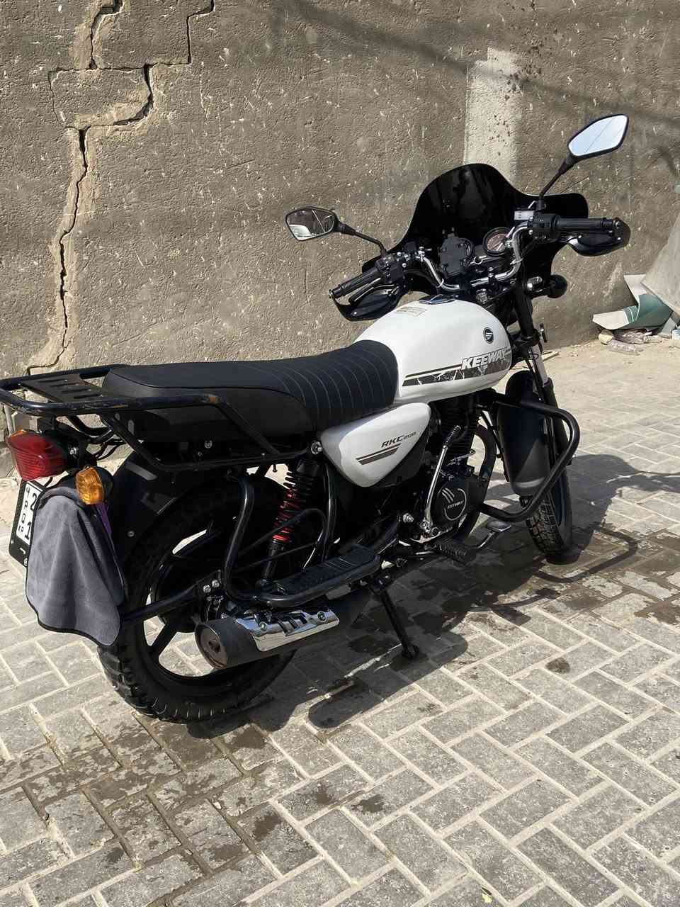 سلام عليكم شباب دراجه موديل ٢٠٢٥ كي وي  محرك ٢٠٠
من شركه عجله الخليج الي بل كراده دراجه نضافه١٠٠/١٠٠مستخدمه شي قليل دراجه كولش حلو  مرقم  رقم اربيل تحويل ثاني يوم دراجه خير من الله وذا اكو مراوس وفرق دز أترجاكم دراجه نضيفه مصار من نزلته شهر ونص مال شركه وبعده بل ضمان لحد يكسر بيه الله يرزق الجميع العنوان الكراده ***********
