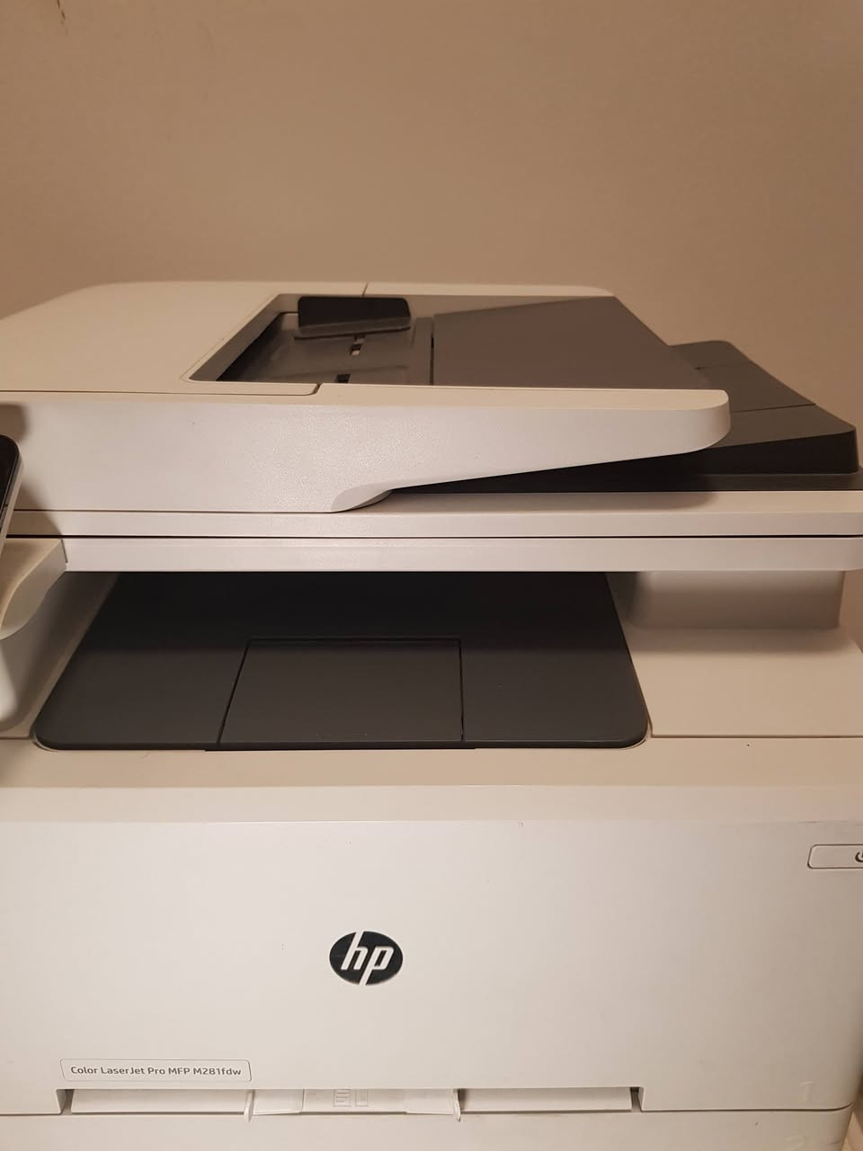 السلام عليكم 
متوفر طابعة Hp M281fdw مستخدم  
طباعة واستنساخ ملون 
حبر باودر ليزري 
طباعة وجهين 
السعر 175 الف 
متوفر خدمة التوصيل الي جميع المحافظات
***********
