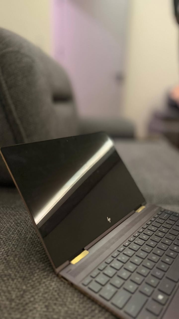 للبيع لابتوب HP Spectre x360 بحالة جيدة، جهاز من الفئة الفخمة (Ultrabook) يجمع بين الأناقة في التصميم والأداء القوي. الجهاز قابل للتحويل (Convertible 360) ويتحول إلى تابلت، مثالي جداً للدراسة، العمل المكتبي، ومشاهدة المحتوى.
للبيع لابتوب HP Spectre x360 بحالة جيدة، جهاز من الفئة الفخمة (Ultrabook) يجمع بين الأناقة في التصميم والأداء القوي. الجهاز قابل للتحويل (Convertible 360) ويتحول إلى تابلت، مثالي جداً للدراسة، العمل المكتبي، ومشاهدة المحتوى.

المعالج: Intel Core i7 (الجيل الثامن) - 

​الرام: 16GB.
​الخزن: 512GB SSD 
​الشاشة: 13.3 بوصة، دقة Full HD، تعمل باللمس (Touch Screen).
​السعر ٤٠٠ الف مكاني بغداد


**إذا كنت صاحب هذا الإعلان وتريد حذفه لأي سبب، رجاءا أرسل رسالة إلى الدعم الفني**