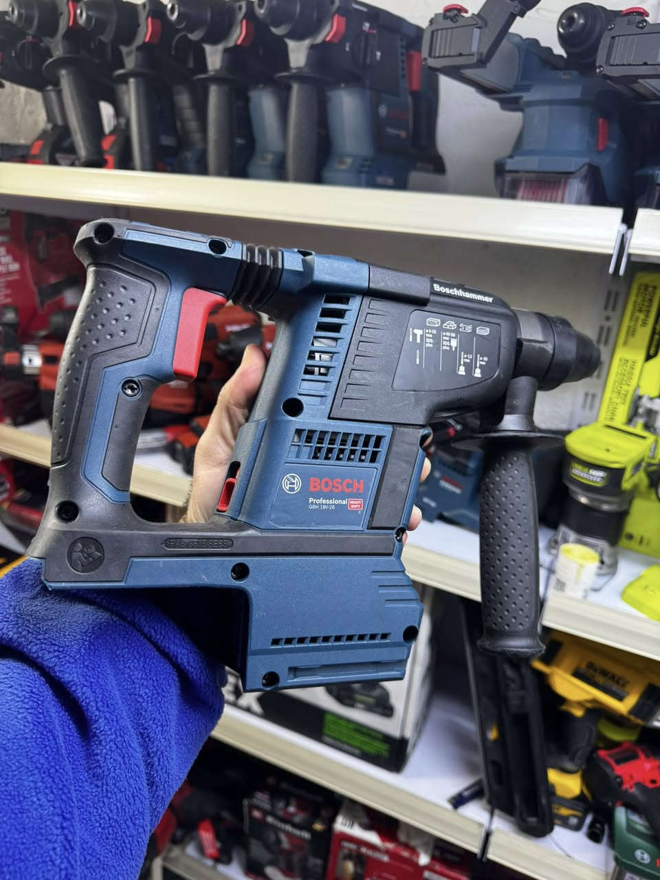 سلام عليكم اخوان 
بوش اصلي كل موديل وسعره 
توصيل متوفر 
*********** واتساب
