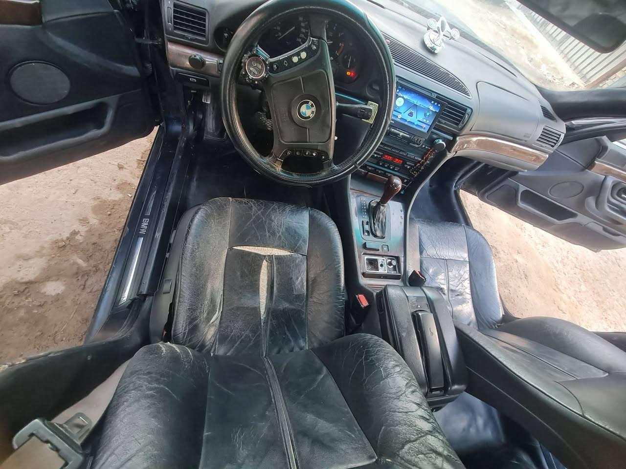 سلام عليكم 
بي ام دبليو 740  
موديل 98
 8سنلدر 
مكينة وكيرخير من الله شعلة ومعدل 
كهربائيات شغالات
صدر أمامي خلفي جديد 
السيارة مشروع وطني 
نضافة الكشر 75%
اشاير . عالي ناصي كلة شغال 
تتايرات جدد
دهن اول بأول 
سيارة كلش حلوة تجي وشوف بعينك 
ولشراي يشلع عيوني السعر 53وبيها مجال 
مكاني بغداد قرب علوة الرشيد ***********
متواجد بكل وقت
