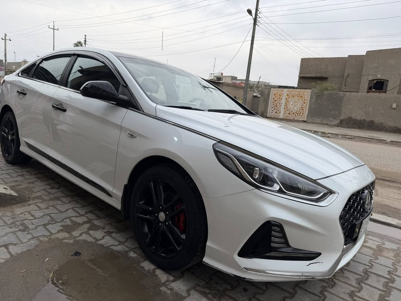 سوناتا ٢٠٢٠ وارد كوري ماشي ٦٧٠٠٠ جديد مال بيت متعوب عليها الكوري يجي صبغ فقط هاي بيها صبغ شبر ع كد ايد بالجاملغ مثل ما موضح بالصوره والباقي مكفول 
محرك دوش ٢٠٠٠
كشنات كهربائية تدفئه تبريد 
حداديتها جديده هو ما طالع بيها 
تخم تايرات جديد
شاشه جديده ستوني شادها كار بلي 
ونشره لد ع طول السياره تحكم بالمبايل  
السياره ع ايدي حتى مامشتغل بيها 
رايدها ١٧٣ والي ماتفيدها لا يكسر بسعرها 
عنواني شط العرب التنومه سنويتها لل ٢٠٢٧
وبأسمي السياره واريد تحويل ثاني يوم 
رقم تلفوني ***********
