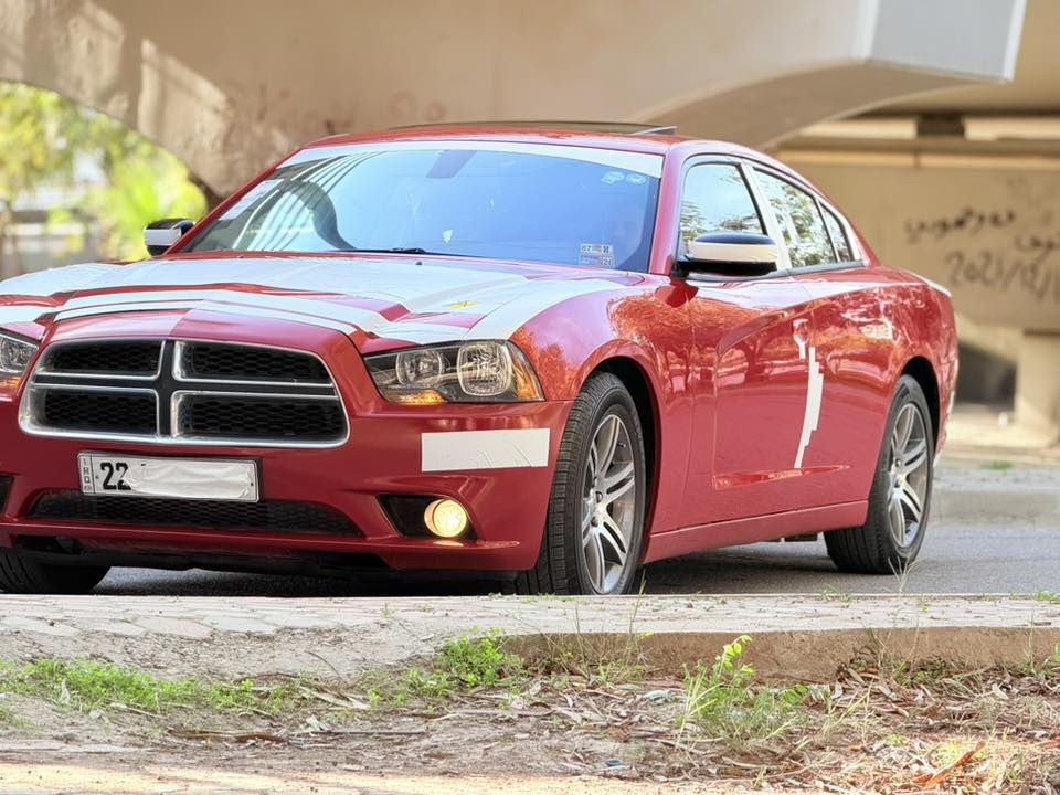 السلام عليكم 
بيع او مراوسه
جارجر لون احمر مميز
موديل 2013 
رقم اربيل 
هزه وسنويه جدد وباسمي السيارة 
السياره كفاله عامه كلين تايتل
                 ꧁مواصفات꧂
كير طياره
1/1
شاشه جبيره
بصمه+تشغيل عن بعد
كاميرا 
كشنات جلد احمر 
كشن كهرباء مساج
كشن تدفائه 
ويل 18 خليجي 
ماشيه100 الف حقيقي
مكينه3600 مامفتوحه
مكينه جديد شادها للسياره
                    ꧁ملاحظه꧂
السياره كلش جديده وع وضع الشركه حتى الحداديه 
شرط مكينه وحداديه وكير واكسل وتبريد 
السياره مابيه اي نقص 
لاداخله استعراضات ولا مشتغله بخط 
مكفوله من التبديل والصبغ والرصعات 
                   ꧁ملاحظه꧂
بيه مكانين تعديل بارد كلش صغار 
مرفق بيها سونار شوف السونار واتصل 
مكان السياره كركوك
للاستفسار الاتصال ع الرقم
***********
