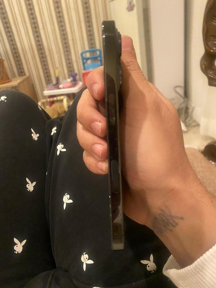 السلام عليكم ١٣ برو بطاريه ٨٦ جهاز مامفتوح ابد بي سواد بالطرف سعره ٣٥٠ وبي مجال أو مراوس ب احدث 
***********
