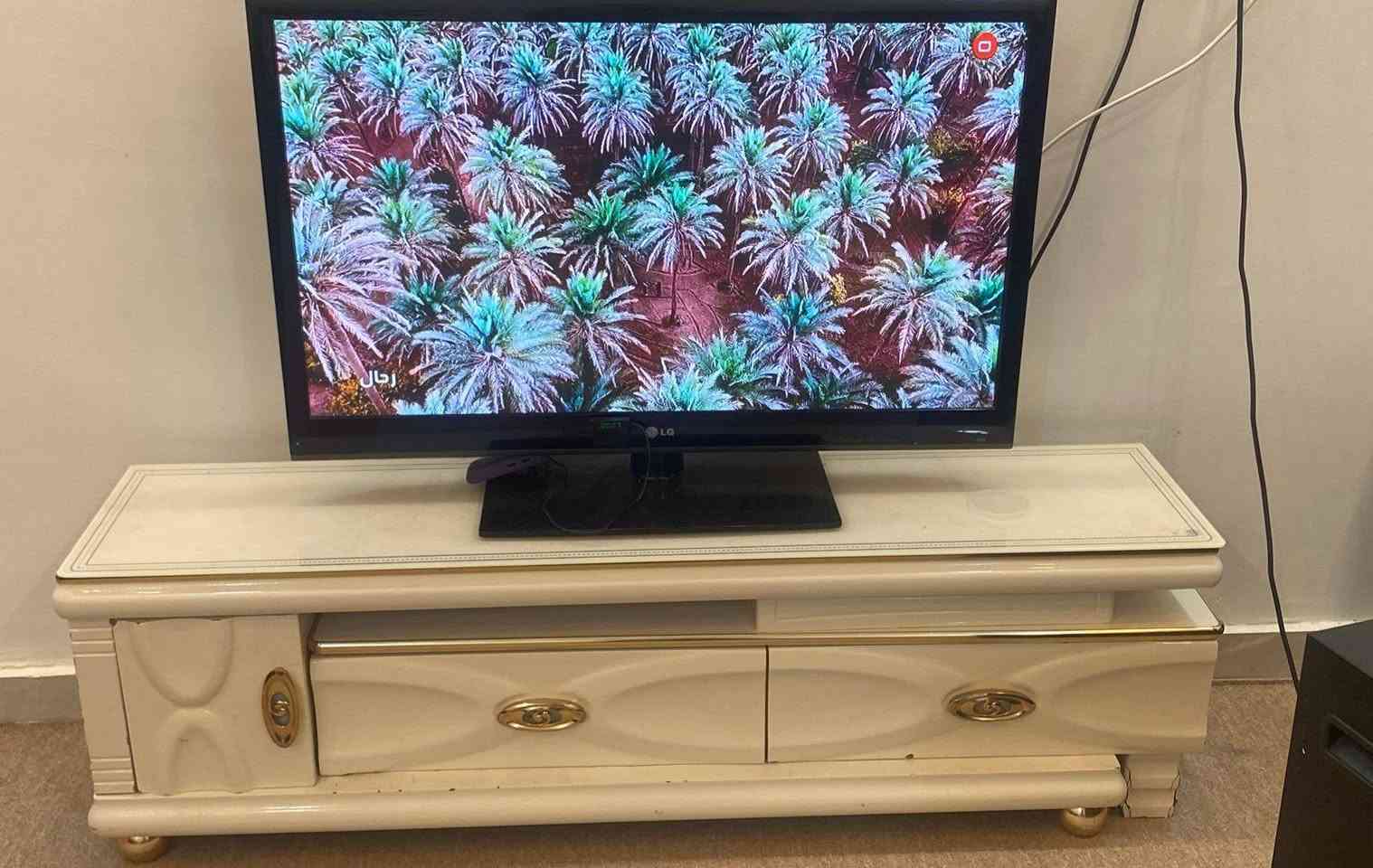 السلام عليكم 
للببع : ميز شاشة (بلازما) بتصميم عصري ونظيف جداً /
مع 
​شاشة بلازما [الماركة] أصلية للبيع
لعشاق المتانة والألوان الطبيعية، شاشة بلازما  نظيفة جداً وشغالة بامتياز. تمتاز بقوة التحمل وصورة واضحة للمباريات والأفلام.


**إذا كنت صاحب هذا الإعلان وتريد حذفه لأي سبب، رجاءا أرسل رسالة إلى الدعم الفني**