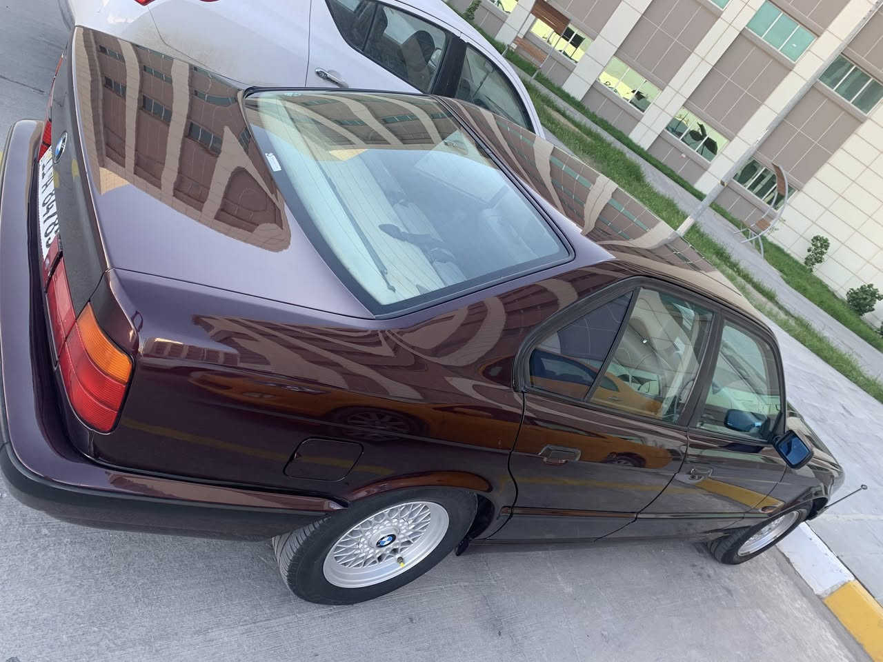 السعر    75 وبيها مجال قليل
525

مسكر عدل موديل 91
مكانها بصرة 

مصبوغ عام بدون حادث  بيها ضربة خفيفة بالجاملق الخلفي گد 4 اصابع الله شاهد 

لون كرزي

تبريد تدفئة بشرط

داخل بيجي كهرباء

فتحة سقف

بردة خلفية

كومبيوتر

تغليف سقف كنتاره

گير مكينه بشرط

بدون خياس حتى حجر البيئة موجود

راعيها بالفلوجة 

سنويتها نهاية ال 26 

***********
