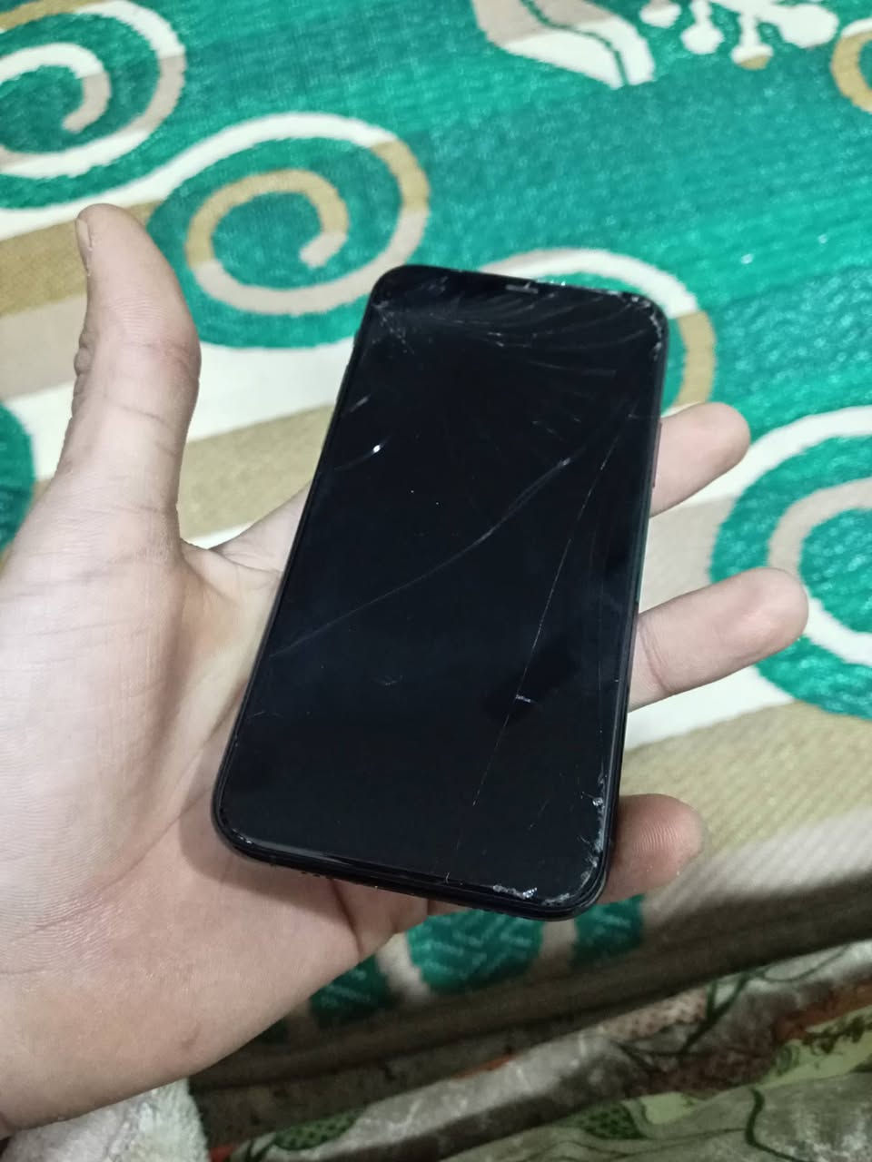سلام عليكم ورحمة الله وبركاته
ايفون 11 برو فقط
ذاكره 64
بطاريه 76
فيس ايدي شغال 
جاهز وتر بروف ما مفتوح ابد
بس مثل ما مبين بالصور جهاز شويه بيه فطر بلشاشه
وبلضهر شويه فطر
اللمس مالته طبيعي مثل أي تلفون عادي لمس خفيف
سعر(200)الف بيه مجال 
رقم واتساب موجود
(***********)
