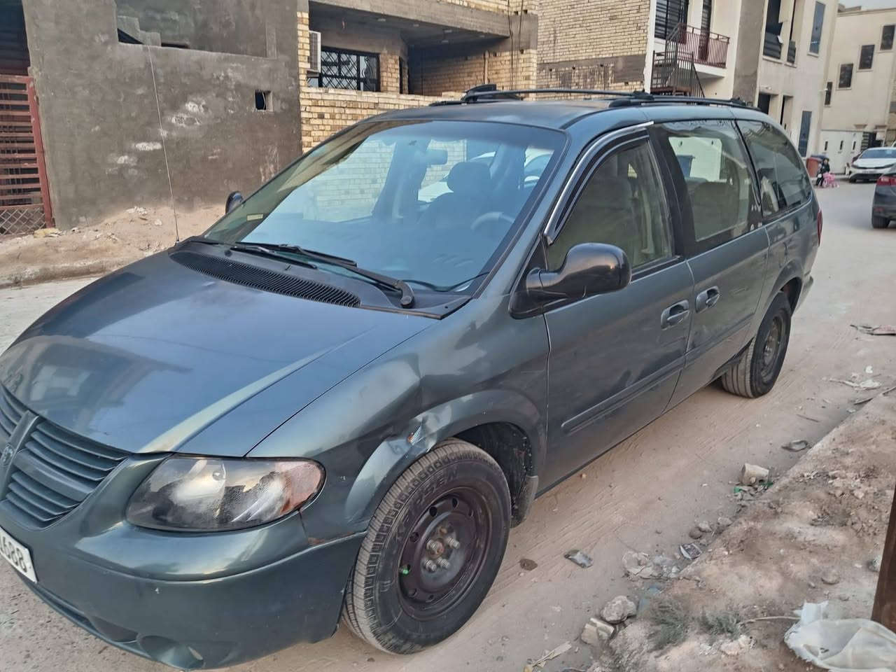 السلام عليكم دوج كرفان طويله كير مكينه تبريد لوك بسمي امبدك بيها باب خلفي فول كهرباء ٦٨ وبيها مجال مكان الدوره ***********
