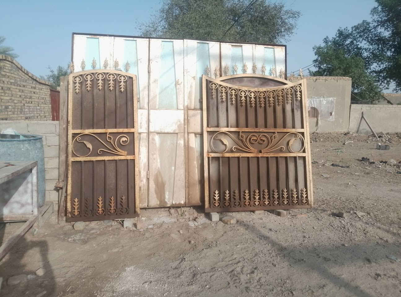 السلام عليكم عندي هذني الأغراض للبيع معرض جام 2
باب بيت 1
وباب محل 1 الي يريد يتصل او واتساب ***********
