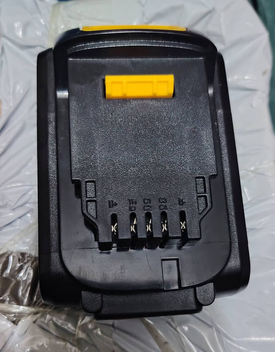 ٤٠ الف مع التوصيل
٢٠ فولت
٤ أمبير


**إذا كنت صاحب هذا الإعلان وتريد حذفه لأي سبب، رجاءا أرسل رسالة إلى الدعم الفني**