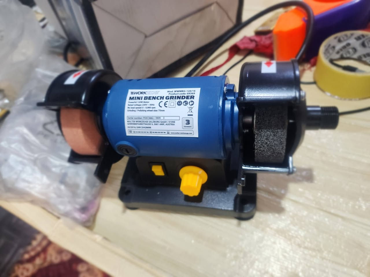 هذه عبوة آلة تجليخ صغيرة (Mini Bench Grinder) من ماركة Workzone.تعمل بمحرك بقدرة 120 واط ومناسبة لأعمال الصنفرة، التلميع، والنقش.تحتوي على ملحقات تشمل عجلة تجليخ بقطر 75 ملم ووصلة مرنة بطول 105 سم.
ب35


**إذا كنت صاحب هذا الإعلان وتريد حذفه لأي سبب، رجاءا أرسل رسالة إلى الدعم الفني**