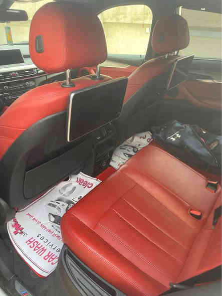 السلام عليكم … أخوان BMWX6
موديل 2019 خليجيه وكاله العروش 
عداد المسافه 48 الف كيلو متر 
السياره كفاله عامه 
مواصفات السياره 
مكينه ٦ سلندر توين تيربو 
مكينه ٣٥٠٠ 
بصمه 
سلايدروف 
شاشات عدد ٣ 
داتا شو 
جنطه كهرباء 
جكات 
بوب شفط 
داخل جلد احمر 
بعد بيه هوايه مواصفات ممذكوره 
السياره كلش جديده 
ماخذيهه من جانت زيرو 
السعر 40.000$ وبيه مجال بسيط 
للاتصال ***********
بيع او مراوس 
عنوان بغداد زيونه Webada East
