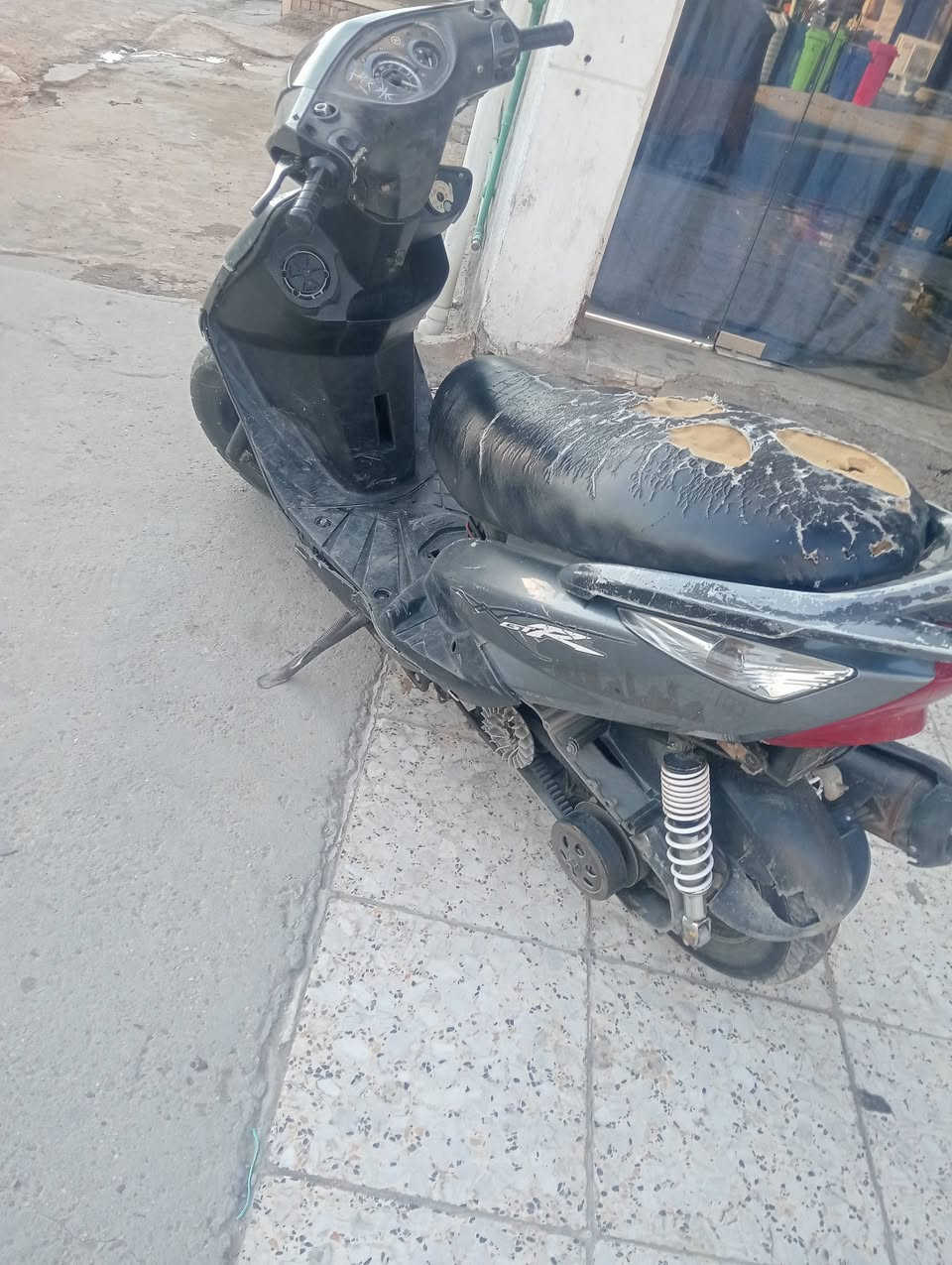 دراجه شغاله سلف كهربائيات باتري تاير جديد
300بيه مجال بسيط كلش  نضافته مثل مواضحه بصوره 
بغداد زعفرانيه ***********ممتواجد ع فيس
