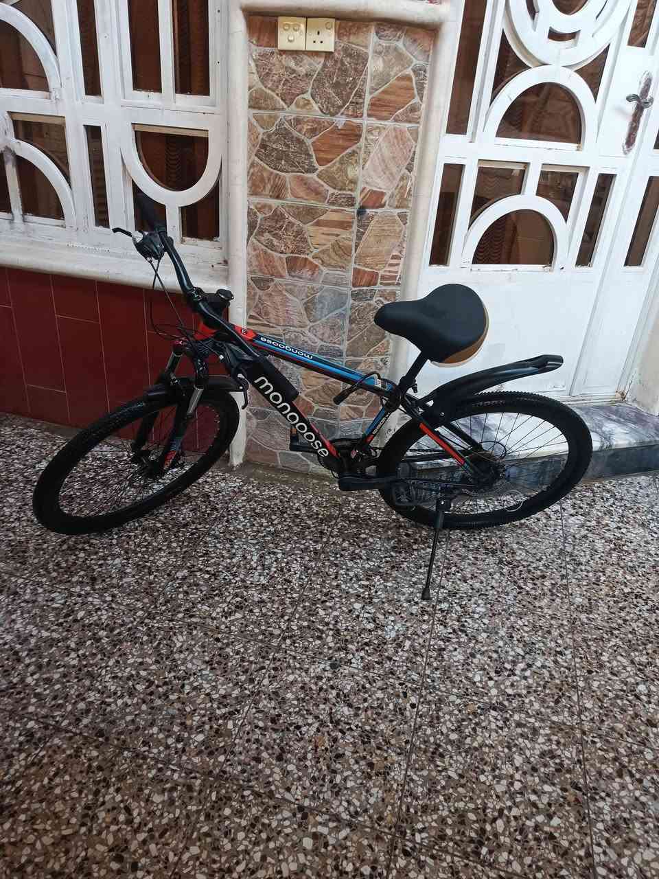 السلام عليكم بايسكل رياضي جبلي جديد حجم 27/500 نظافة 100/100 السعر 200ألف وبي مجال مكاني جميلة شارع 71 الأستفسار *********** متواجد واتساب فقط
