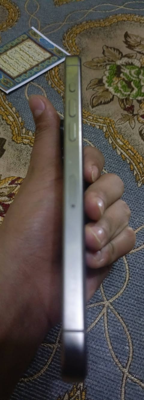 سلام عليكم ايفون 15 برو ماكس  نضيف ما مفتوح ملحقات كامله 
البطاريه / 93
عدد الدورات /270 
الذاكرة/ 256
السعر  مليون وميه ,1,000,100 وبي مجال
للاستفسار/***********
