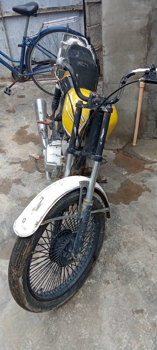 دراجة نارية شغالة اتصال ***********        200بي مجال خناقين, ديالى
