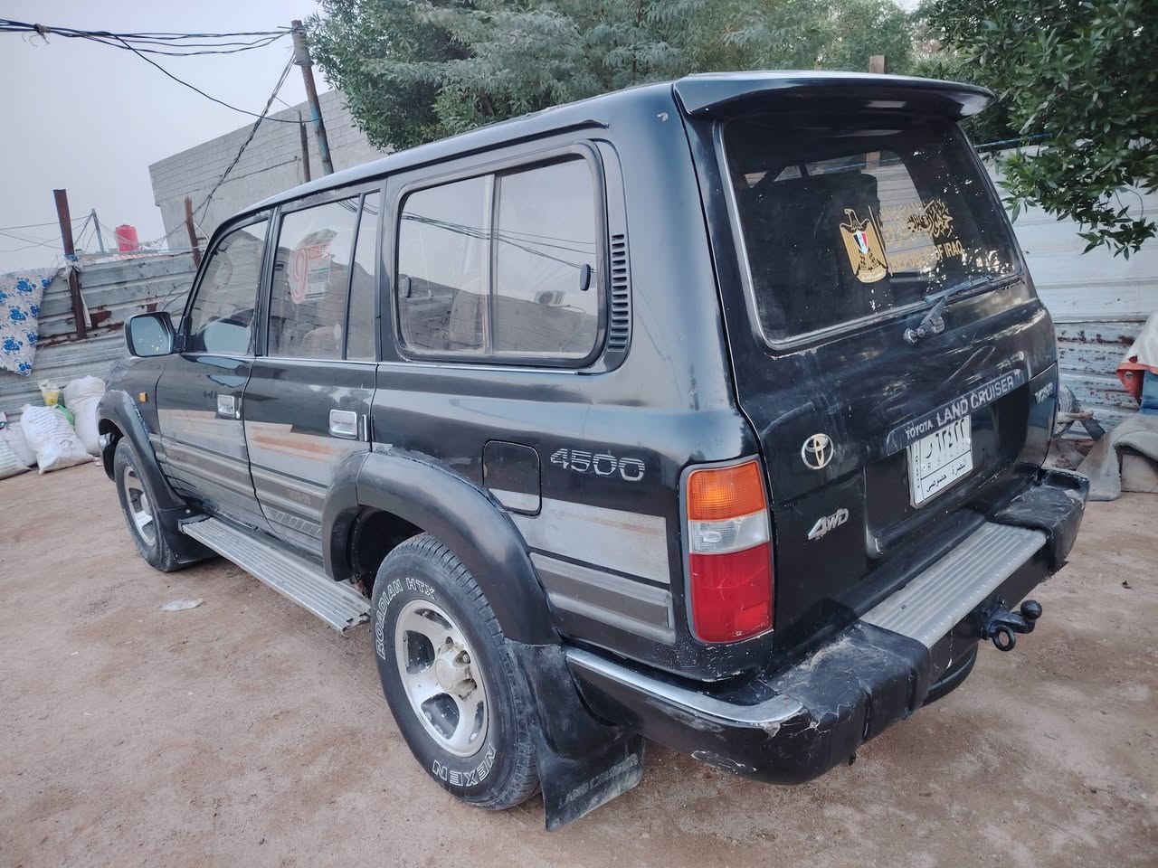 السلام عليكم لاندكروزر مديل 2000 رقم بصره سنويه ٢٠٢٨تنتهي مكينه وكير فيفيتي حداده خلفيه ويماميه تبريد شغال طخم تاير كهربائية كلها من طول الطول شغاله سياره مامصبوغه بلاد تشتغل علا بصمه المكان البصره الزبير ***********
