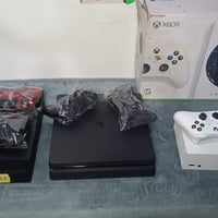 اكس بوكس سيريس اس • بلاي ستيشن 4 سليم • بلاي ستيشن 4 فات