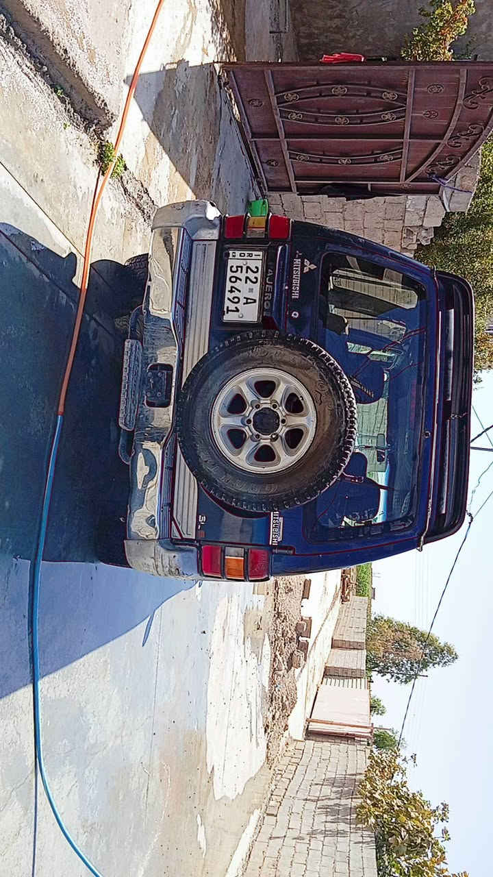 سلام عليكم للبيع ميسي بوشي باجيرو موديل 1994  محرك بطه ثنين ونص سياره جاهزه ونضيفه رقم اربيل  شرط التحويل  سعر عل خاص  ***********

