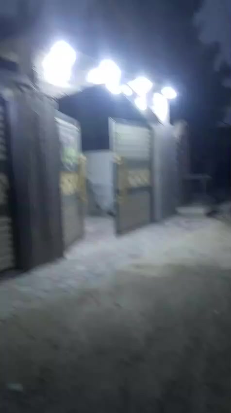 السلام عليكم ورحمه الله وبركاته يتوفر لدى مكتب السيد الصافي للعقار بيت مساحة 850م الكرغوليه شارع الملح خلف حمام الأمراء للاستفسار *********** وات ساب ***********
