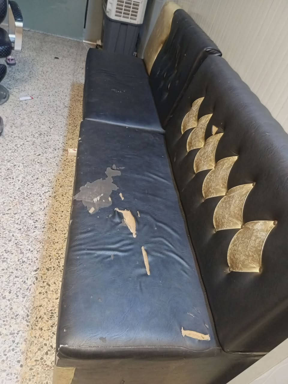غراض صالون جديد للببيع العنوان بغداد مدينة الصدر قطاع 31
كرسي بديكير كامل
كرسي حلاقة كبير
جهاز هايدروفيشل التنظيف العميق للبشرة بتقنية الهيدروجين والأكسجين.
وجهاز بخار نضيفات جدا 
مرايات طول مترين وربع وعرض مترين ونص
تخم تعبان شوي 8 مقاعد
والاسعار مناسبة جدا


**إذا كنت صاحب هذا الإعلان وتريد حذفه لأي سبب، رجاءا أرسل رسالة إلى الدعم الفني**