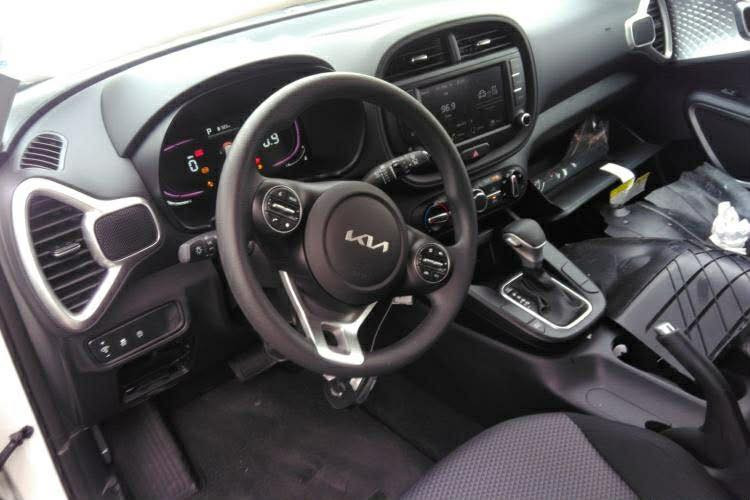 كيا صول موديل 2023ماشيه6000بدون إرباك معمره وكامله الاستفسار اكثر ***********
