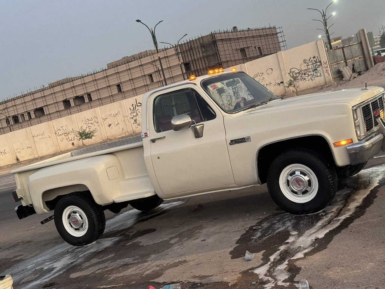 السلام عليكم جمس مديل 77  لبيع رقم كربلاء تحويل ثاني يوم  مكفول من النقل الجثه والكص والعيب الشرعي مكينه بيها ضعف كير جديد كهربائيات كلها شغاله تخم تاير حداده جديده السيآره جاهزه من كلشي دواخل جديده مآبيها نقص بيع مستعجل السعر 48 قفل العنوان البصرة رقم الجوال ***********
***********
