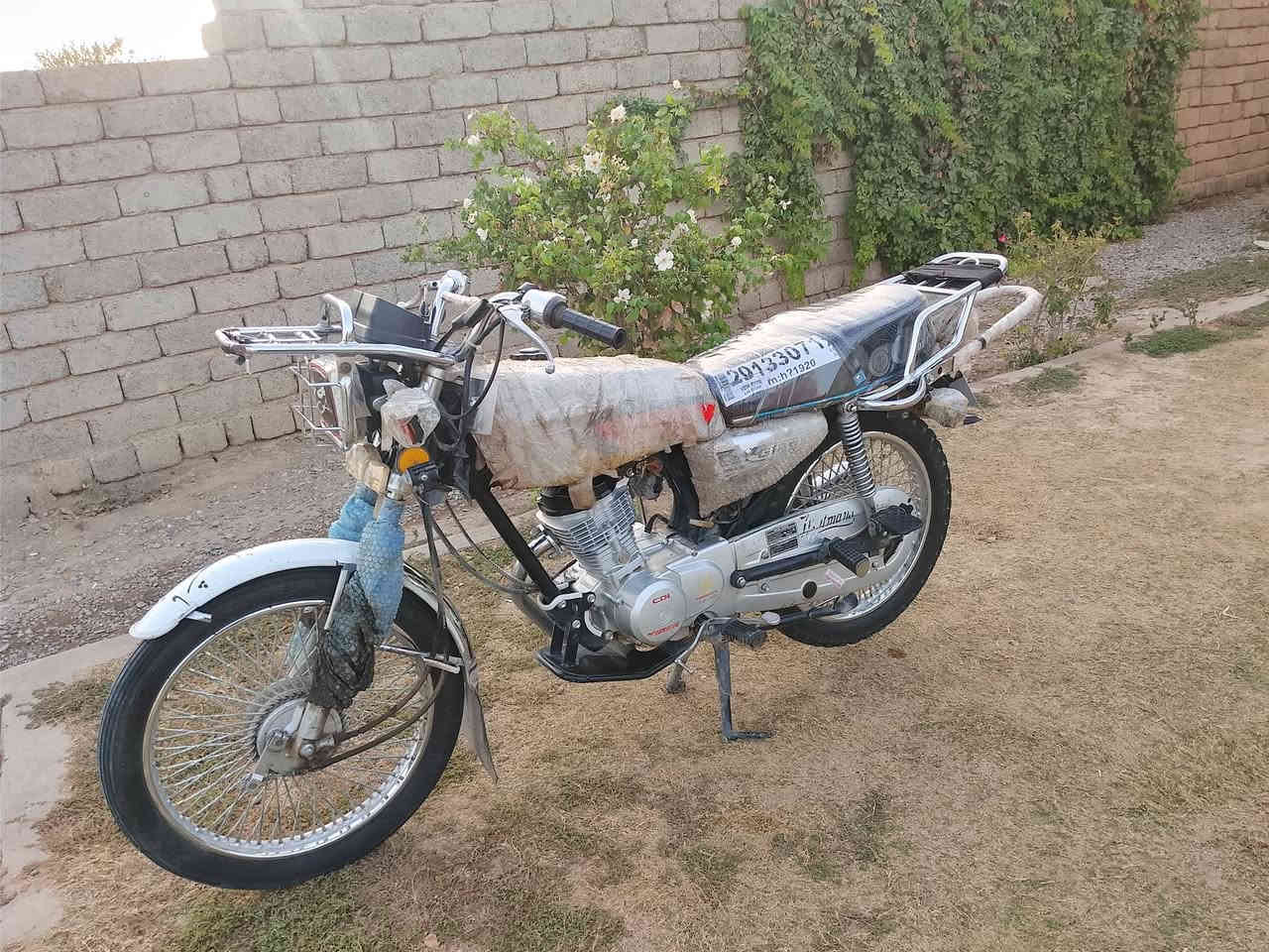 إسلام عليكم
موطور للبيع تايكر 20 
الون ؟ رصاصي 
محرك ؟ نضيف 
نشاط ؟ فول فول 
كهربائيات ؟ كلها شغاله 
تواير ؟ جدد الجدام + الوره جدد 
شرط النضافه 
السعر 550 
المكان ؟ الشرقاط 
الاستفسار ؟ ***********
