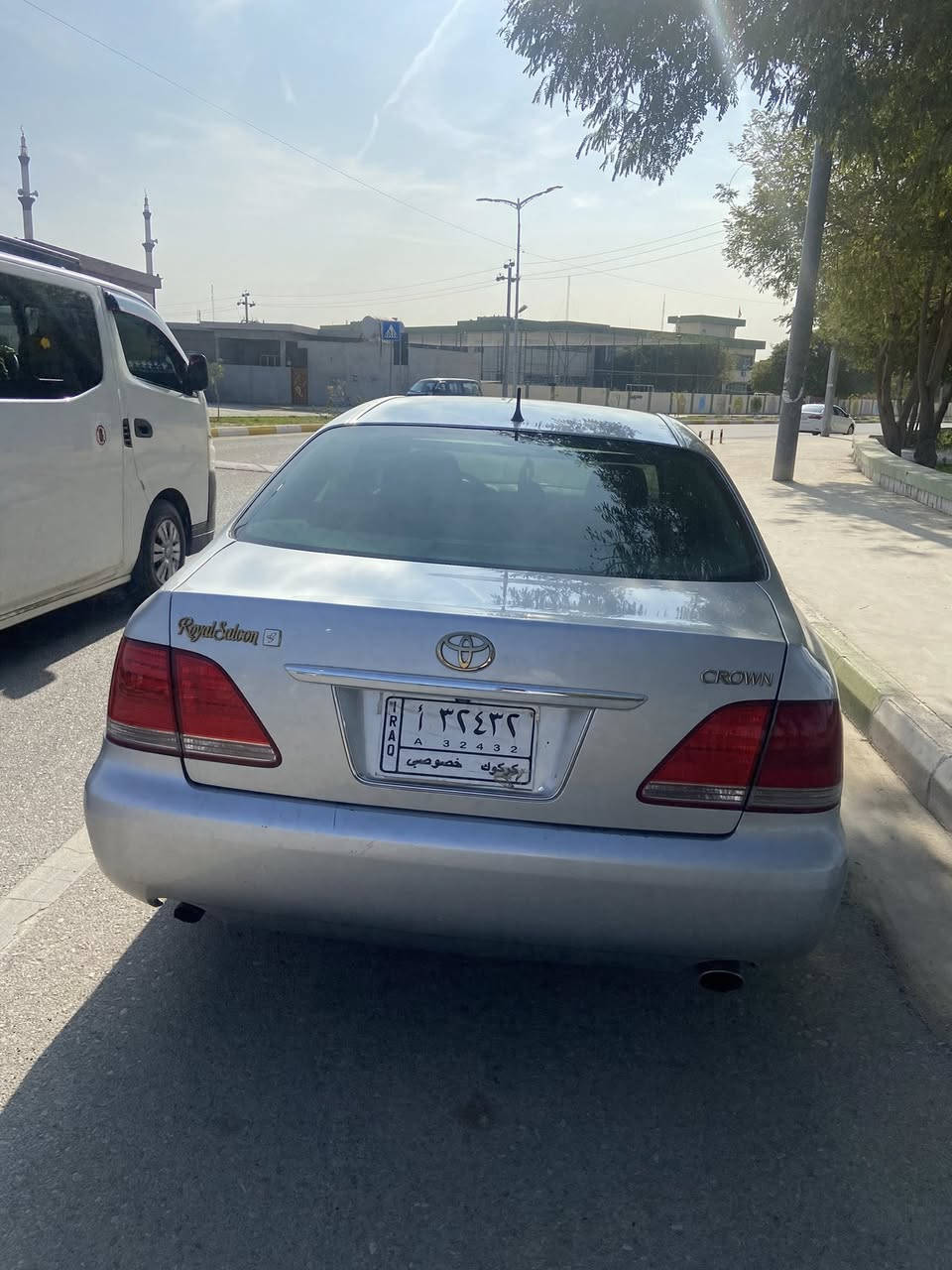 ‎شاهینە مووسس ٢٠٠٥
‎گیر گەورەو مەکینە گەورەی ١٨٢
‎٣ دوگمە پەردەیە شاشەو کامیرەیە بەسمەیە لایت ئوتو کوشن کارەبا ناوی رەساسیە دەشبولو ساجی هیج شکاوی تیا نیە زور جوان ماوەتەوە سەقفی وەک شوشە وایە
‎تەبردید سارد و گەرم مەزبوتە
‎بئ  تەقەو رەقەیە
‎دەبلو شتی تازەیە
‎ هیج مەسروفی نیە
دوکەلی هەیە
‎(لە کەلارم)
***********
